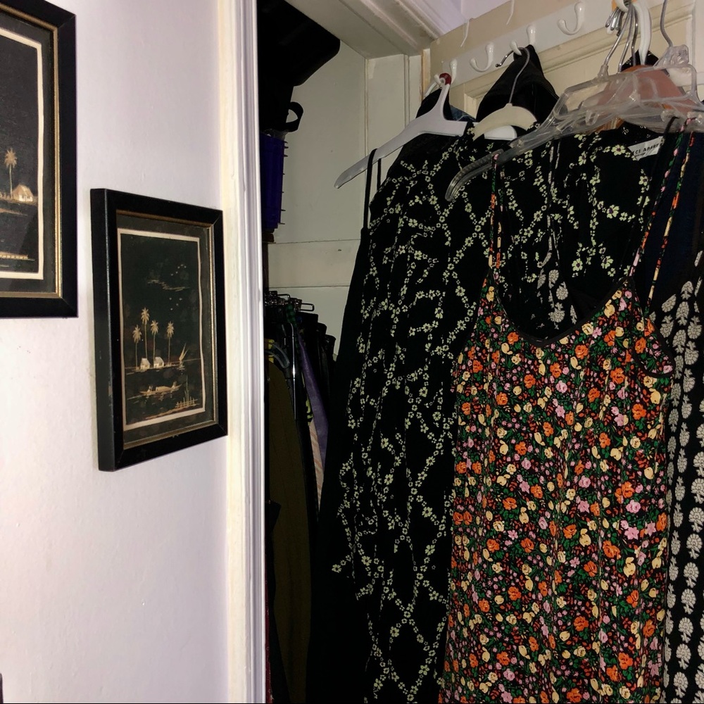 I’m Rebecca. 5 star rated . Cruise my closet! Reasonable offers considered!
